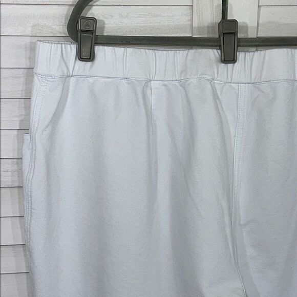 Quacker Factory Dream Jeannes Capri Size 2X White Like New Embellished - Picture 8 of 10